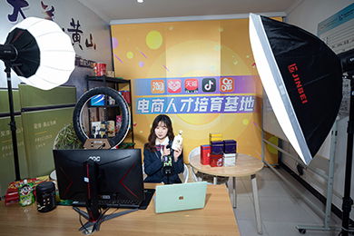 西安新華電腦軟件學(xué)校 專業(yè)IT培訓(xùn)引領(lǐng)計(jì)算機(jī)技術(shù)新高度